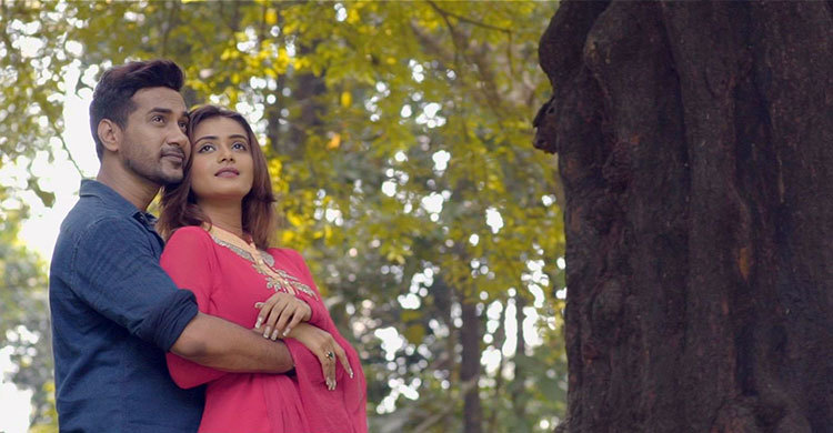তিশার পায়ের প্রেমে পড়লেন সজল