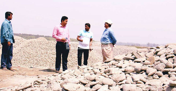 বাঁকখালীতে অবৈধ পাথর মহালের সন্ধান