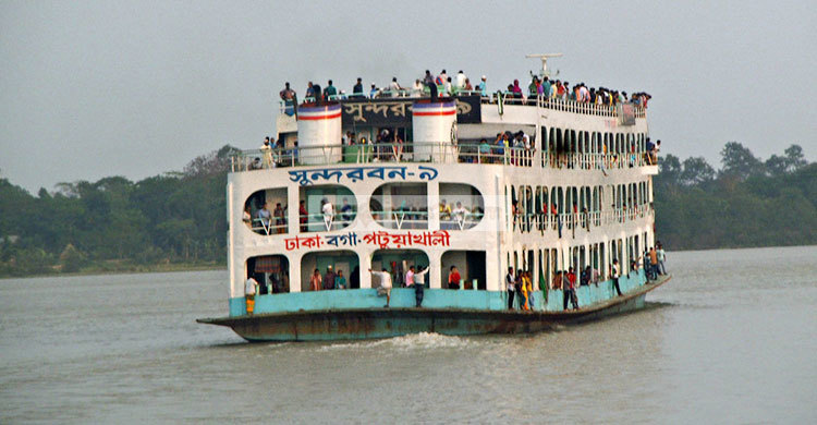 ৫ হাজার যাত্রী নিয়ে আটকা পড়ল ৪টি লঞ্চ