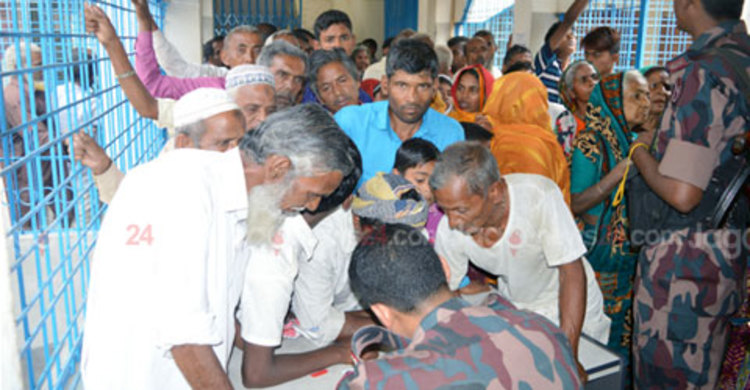 ঠাকুরগাঁও বিজিবির ফ্রি মেডিকেল ক্যাম্প