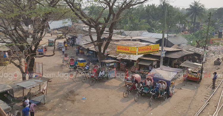 কেবলই হাতবদল হচ্ছে রেলওয়ের জমি