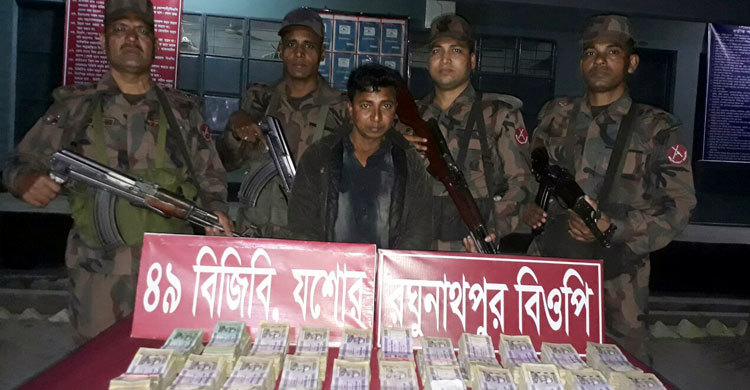 বেনাপোল সীমান্তে ৬৪ লাখ টাকাসহ আটক ১