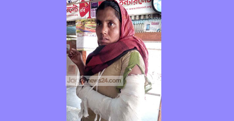 বাঁশের পাতা কুড়ানো নিয়ে গৃহবধূর হাত ভেঙে দিল প্রতিবেশী