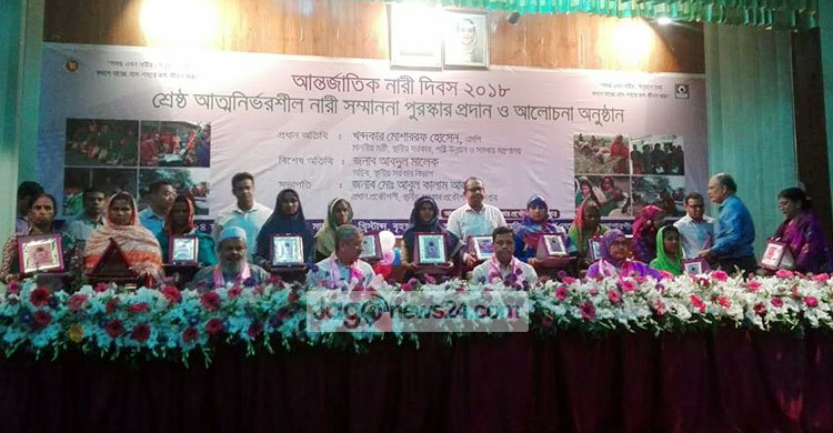 ‘শ্রেষ্ঠ আত্মনির্ভরশীল নারী সম্মাননা পুরস্কার’ পেলেন ৯ নারী