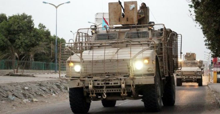 Yemen crisis: Separatists seize govt buildings in Aden