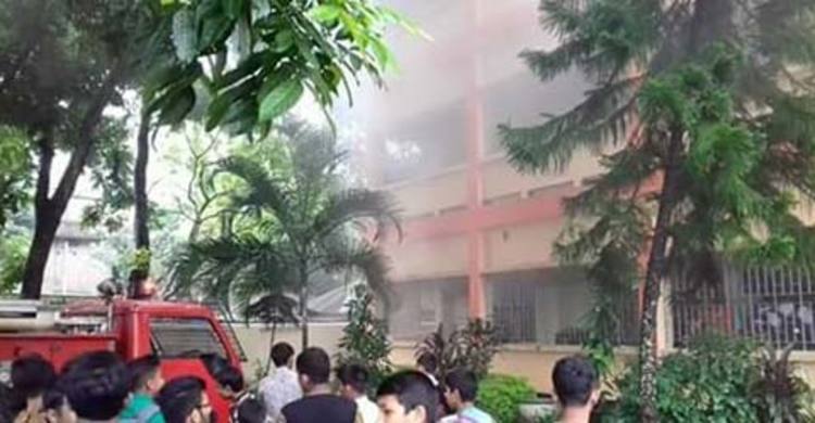 উল্লাপাড়ায় স্কুলে আগুন