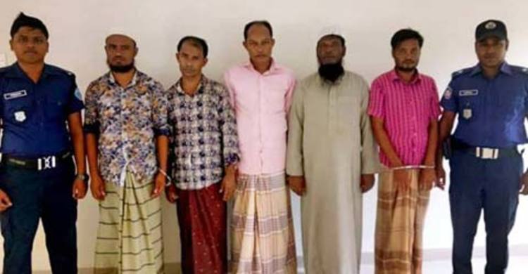 টেকনাফে পুলিশি অভিযানে গ্রেফতার ৫