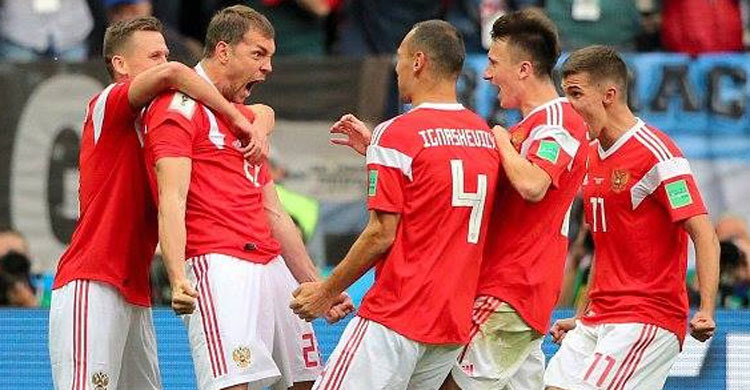 Russia on brink of knockout stage after win over Egypt