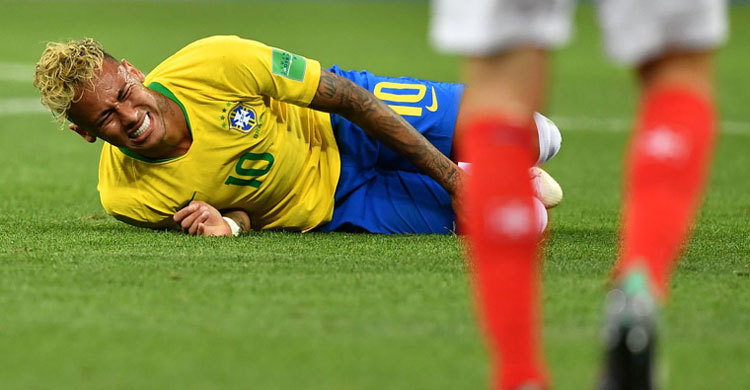 Neymar limps out of Brazil training with fresh injury