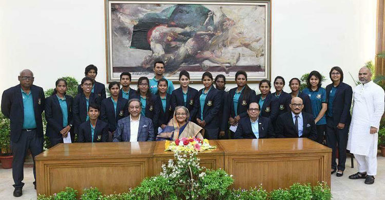 PM accords reception to women cricketers at Gonobhaban