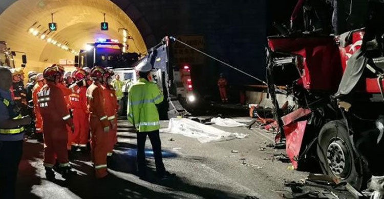 18 dead in coach-truck collision in China