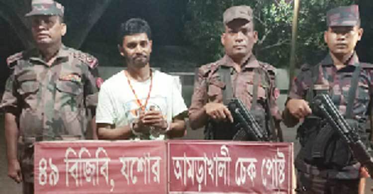 বেনাপোলে পিস্তল-গুলিসহ যুবক আটক