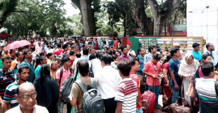 ঈদের ছুটিতে ভারত যেতে উপচেপড়া ভিড়