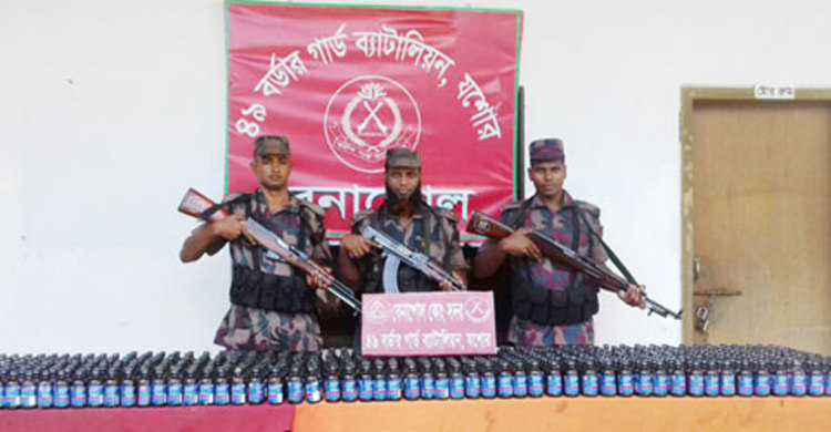 বেনাপোল সীমান্তে ৭১৫ বোতল ফেনসিডিল জব্দ