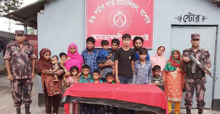 ভারতে পাচার হওয়ার সময় ১৮ রোহিঙ্গা আটক