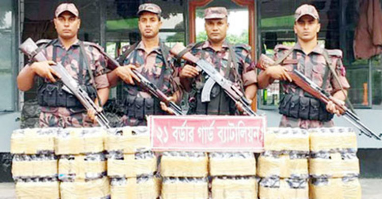 বেনাপোলে ভারতীয় শাড়ি ও ফেনসিডিল উদ্ধার