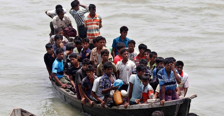 রোহিঙ্গাবাহী নৌকা ফেরত পাঠালো বিজিবি