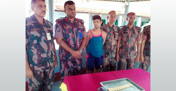 পাঁচবিবি সীমান্তে ১০টি স্বর্ণের বারসহ একজন আটক