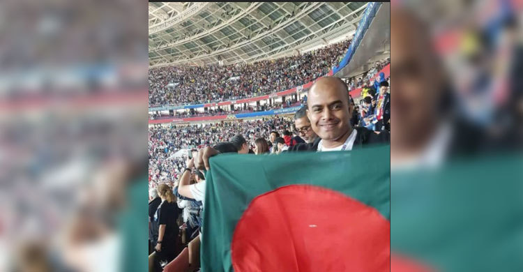 লাল সবুজের পতাকা হাতে রাশিয়ায় স্টেডিয়ামে রাজবাড়ীর মিতুল