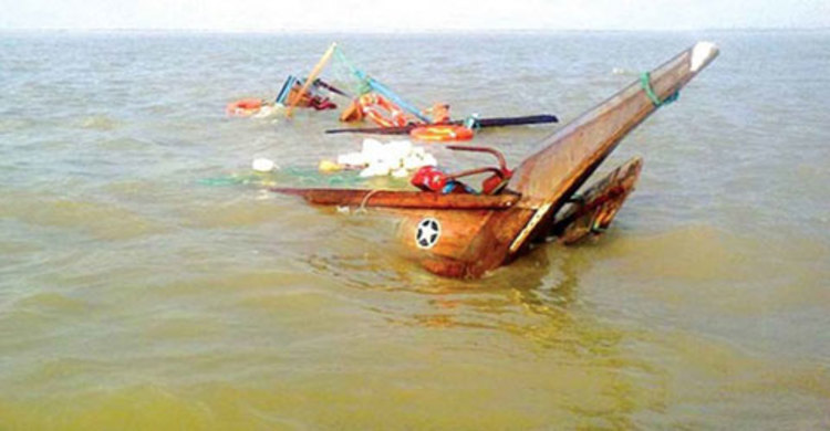 বঙ্গোপসাগরে ট্রলারডুবি, ১৮ দিনেও খোঁজ নেই ১০ জেলের