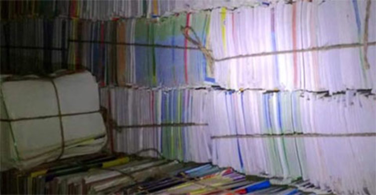 গোবিন্দগঞ্জে মাধ্যমিকের ৮ টন বই জব্দ