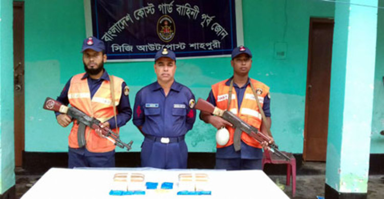 টেকনাফে পরিত্যক্ত ৩০ হাজার পিস ইয়াবা জব্দ