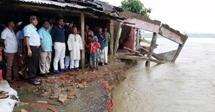 চকরিয়ায় মাতামুহুরীর ভাঙনের মুখে ঘর-বাড়ি-মসজিদ
