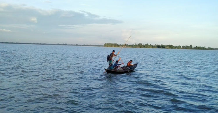 পাবনায় চলনবিলে নৌকাডুবে দুই নারীসহ নিখোঁজ ৫
