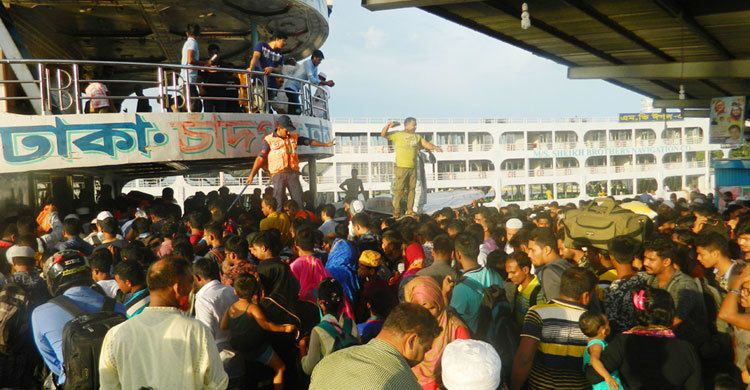 ঝুঁকি নিয়ে লঞ্চে যাত্রীরা : নিরুপায় মালিকরা