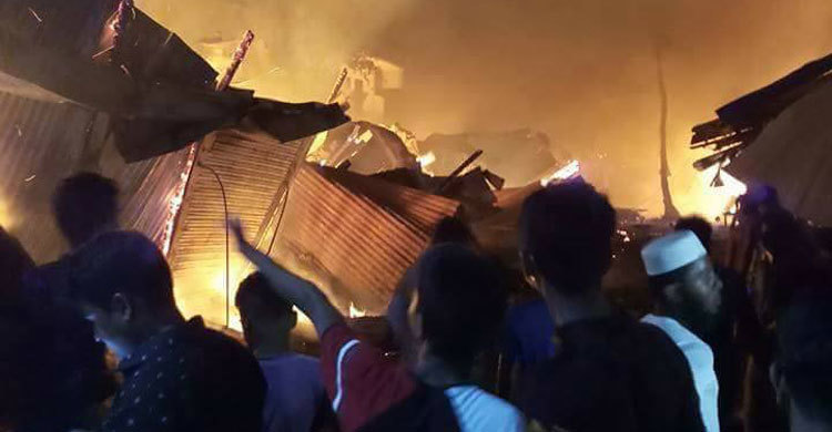 কুমিল্লায় ৫০ দোকান ভস্মীভূত