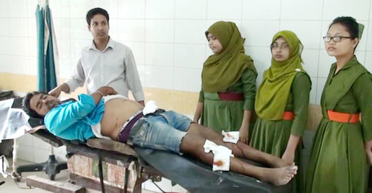 ইউপি সদস্যকে হাতুড়িপেটা করলেন চেয়ারম্যান