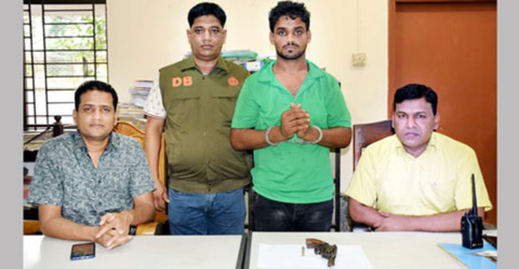 কুমিল্লায় অস্ত্রসহ হত্যা মামলার প্রধান আসামি গ্রেফতার