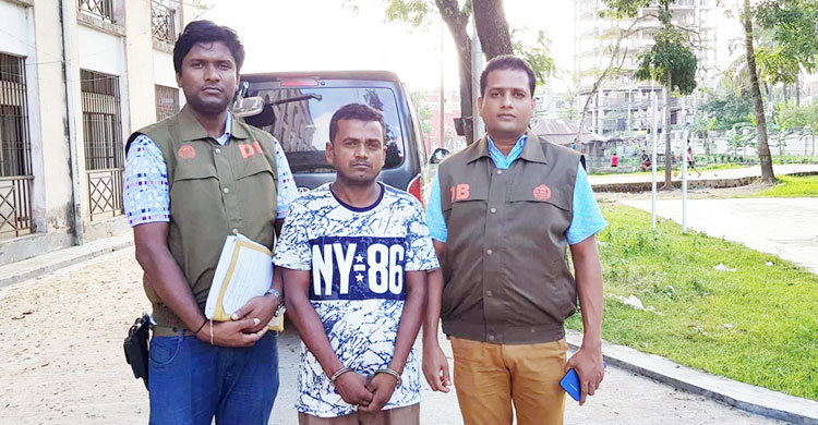 অস্ত্রের মুখে টাকা লুটের ঘটনার বর্ণনা দিলেন বাবু