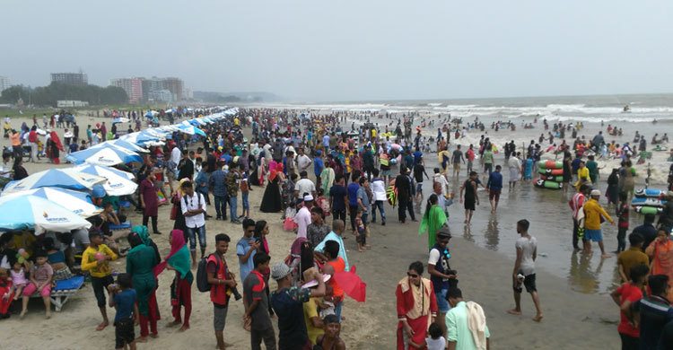 পর্যটকে ভরপুর কক্সবাজার