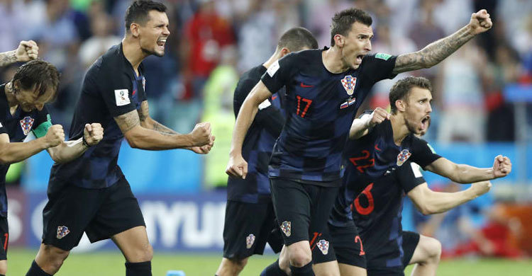 Croatia beat Russia on penalties to set up England semi-final