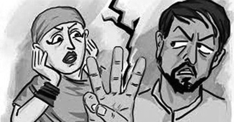 মেয়ে পালিয়ে যাওয়ায় মাকে তালাক দিলেন বাবা