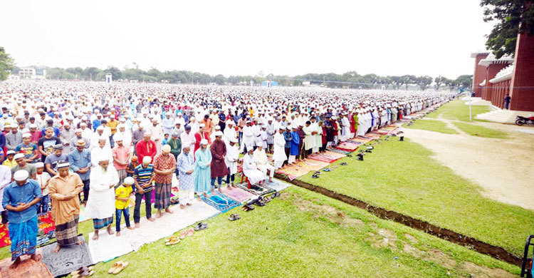 গোর-এ শহীদ ময়দানে একসঙ্গে ৬ লাখ মুসল্লির ঈদের নামাজ আদায়