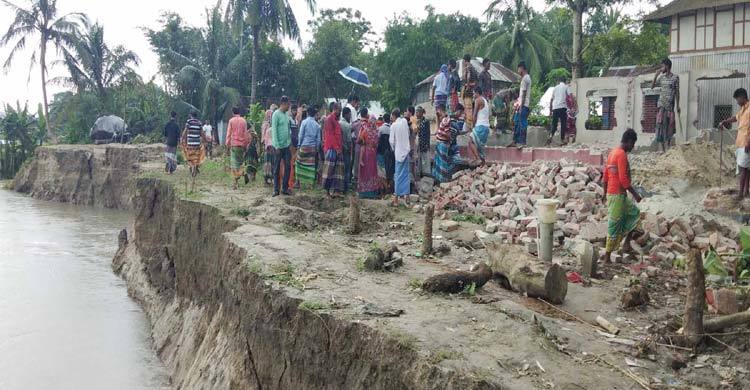 ভাঙন আতঙ্কে কাটে নির্ঘুম রাত