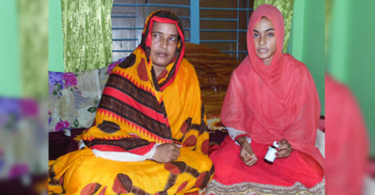 ব্লেড হাতে প্রেমিকের বাড়িতে প্রেমিকা, অতঃপর...