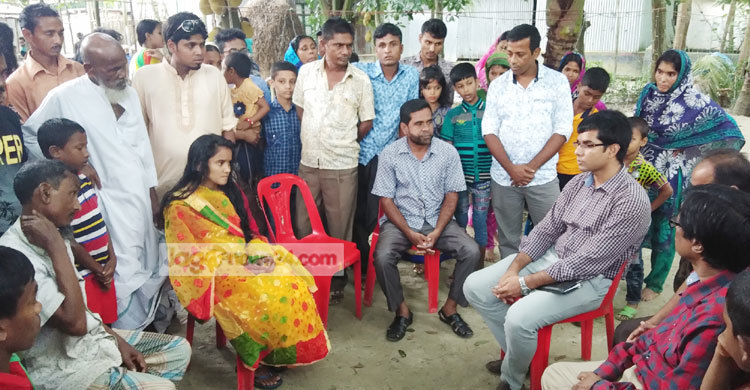 বরের আগেই কনের বাড়িতে হাজির ইউএনও