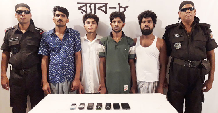 প্রবাসীর স্ত্রীর আপত্তিকর ভিডিও ধারণ করে চাঁদা দাবি