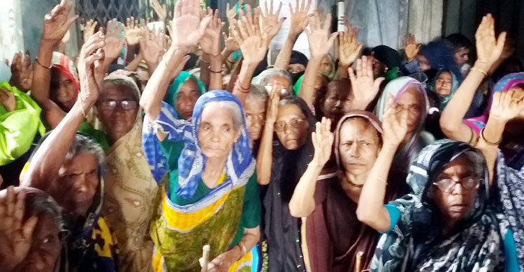 সারাদিন তাদের বসিয়ে রেখে ফিরিয়ে দিলো ব্যাংক