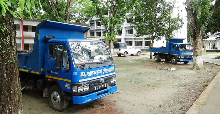 আলফাডাঙ্গা পৌরসভায় মিলছে না নাগরিক সেবা