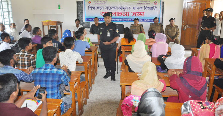 ক্লাস নিলেন র‌্যাব অধিনায়ক