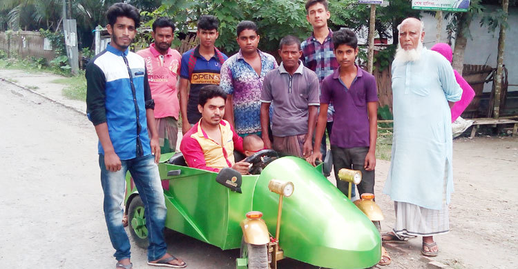 স্বপ্নের ‘স্পিড কার’ নিয়ে ছুটে চলেছেন সেলিম