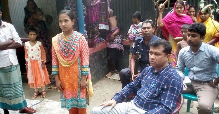 রক্ষা পেল ৪ স্কুলছাত্রী