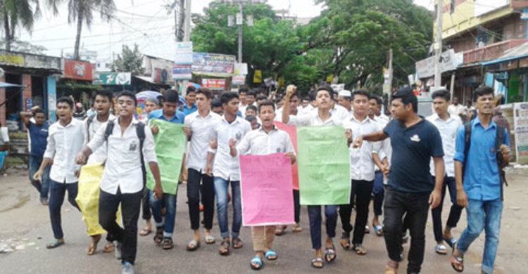 ফেনীতে আন্দোলনরত ৬ শিক্ষার্থীকে আটক