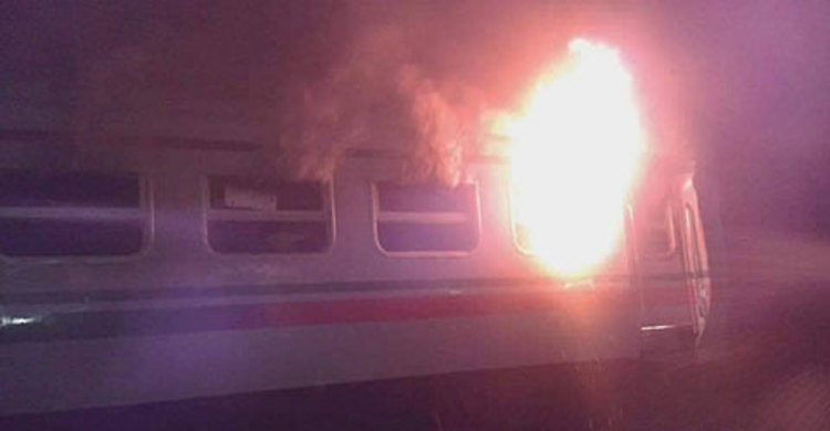 সৈয়দপুরে হঠাৎ রেলকোচে আগুন