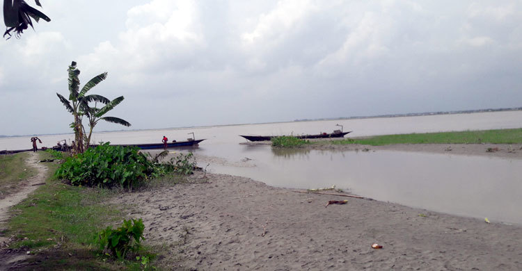 গাইবান্ধায় বাড়ছে নদ-নদীর পানি