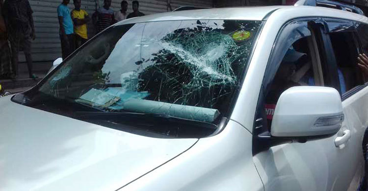 জাতীয় পার্টির নেতা আজম খানের গাড়িবহরে হামলা